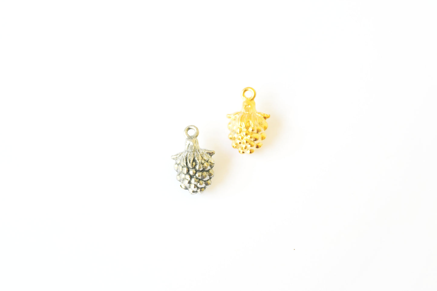 3D Grape Cluster Charm | Vineyard Fruit Pendant | Wine Lover Jewelry Charm | Tiny Grapes Charm for Bracelets & Necklaces | DIY Supply
