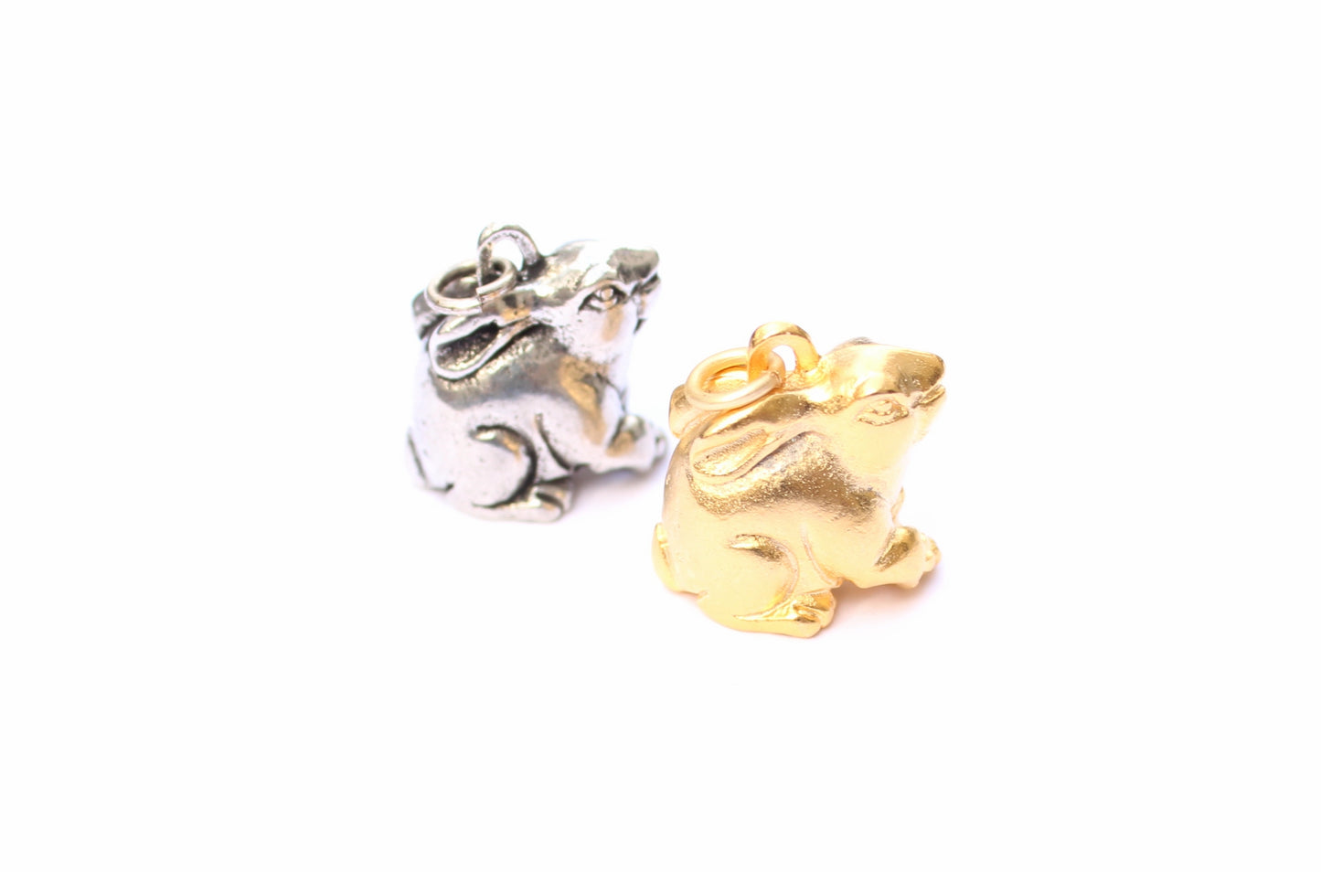 3D Rabbit Charm in Britannium – Timeless Elegance in Antique Replication