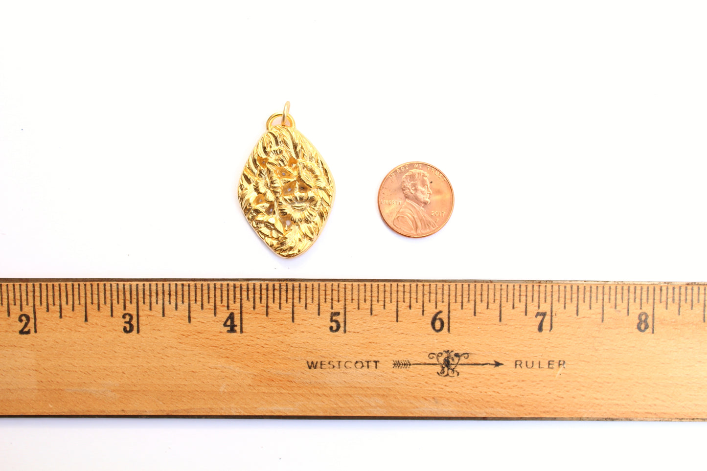 Oval Bouquet Charm In Britannium – Nature's Bloom in Timeless Metal