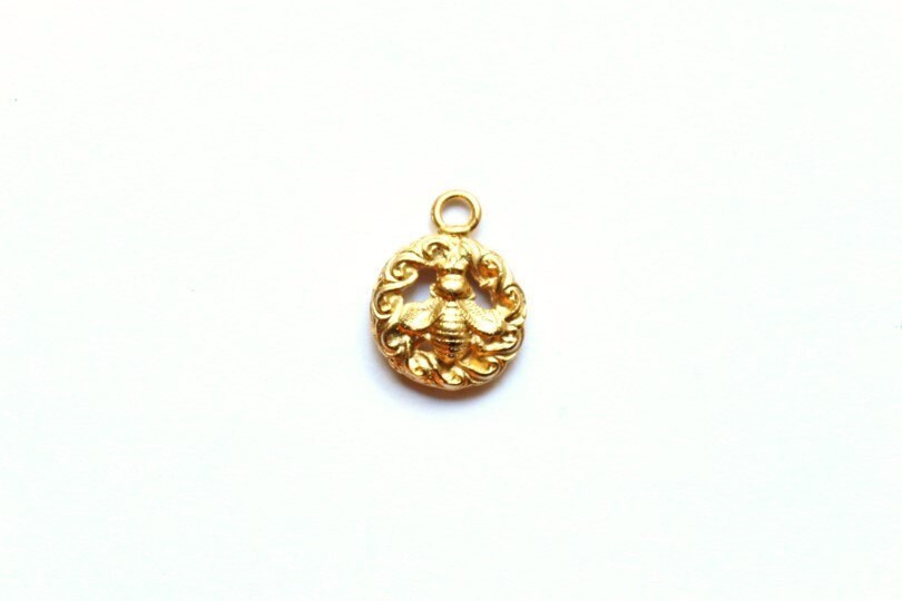 Antique Gold Bee Pendant, Bee Charm, Gold Bee, Bee Charmer, Vintage Button, Britannium, Bee Pendant, Britannium Charm Bumblebee, Bug Charm