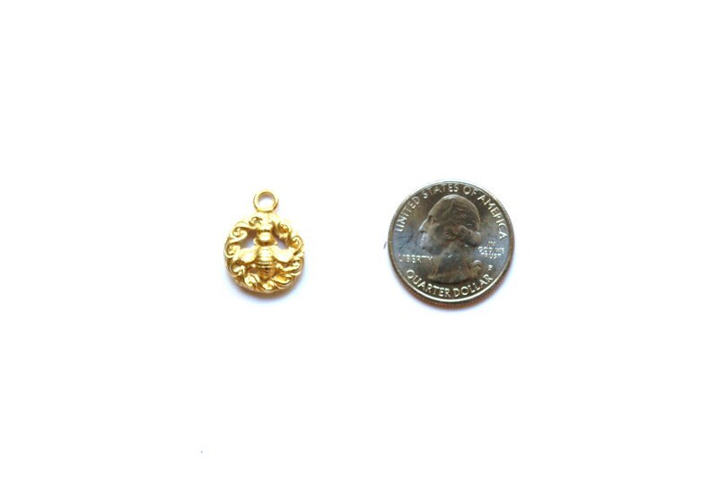 Antique Gold Bee Pendant, Bee Charm, Gold Bee, Bee Charmer, Vintage Button, Britannium, Bee Pendant, Britannium Charm Bumblebee, Bug Charm