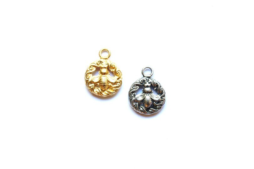 Antique Gold Bee Pendant, Bee Charm, Gold Bee, Bee Charmer, Vintage Button, Britannium, Bee Pendant, Britannium Charm Bumblebee, Bug Charm