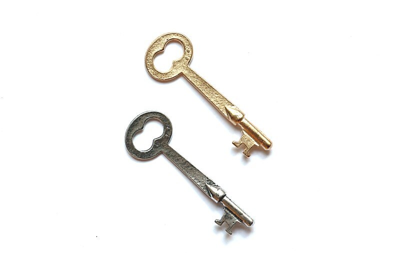 Gold Key Charm, Skeleton Key, Key Pendant, Key Jewelry, Gold Key, Lock and Key, Vintage Charm, Steampunk Charm, Vintage Jewelry, Finding