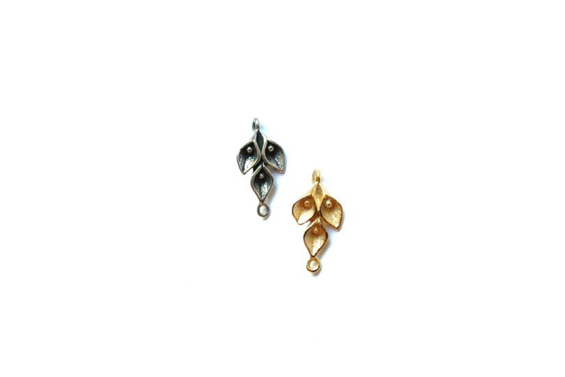 Gold Calla Lily Charm, Lily Charm, Pewter Charm, Flower Charm, Gold Flower, Gold Charm, Tiny Charm, Jewelry Making, Finding, Gold Connector