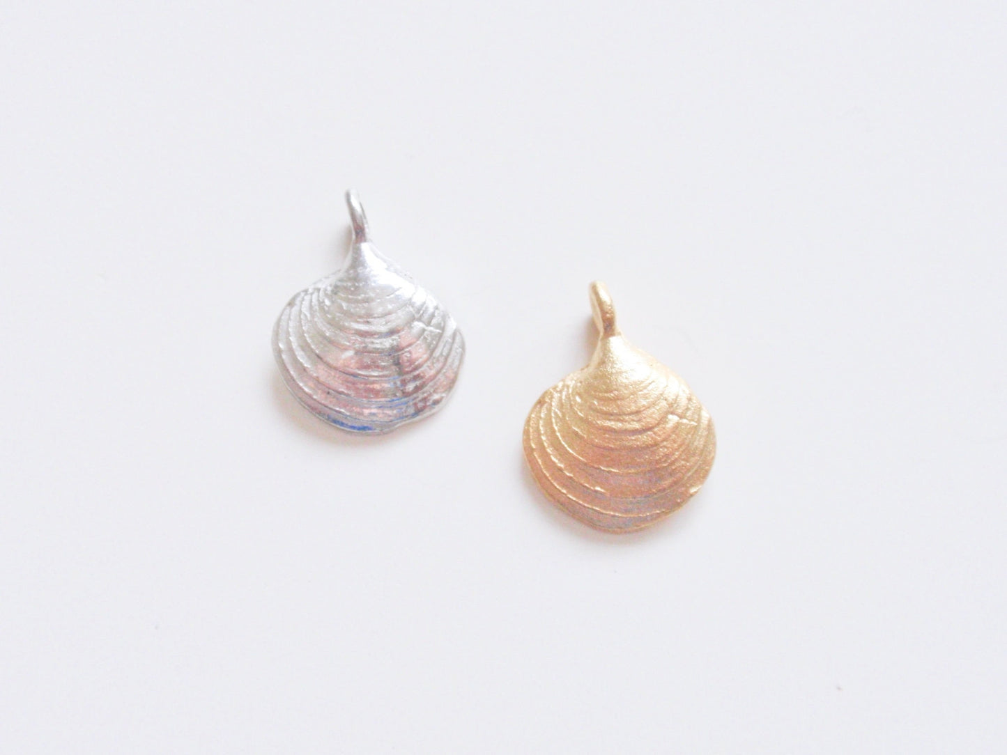 Gold Clam Charm, Seashell Charm, Shell Charm, Gold Charm, Silver Charm, Beach Charm, Beach Jewelry, Summer Jewelry, Ocean Charm, Sea Charm