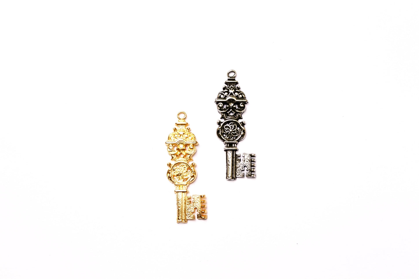 Gold Key Charm, Skeleton Key, Key Pendant, Key Jewelry, Gold Key, Lock and Key, Vintage Charm, Steampunk Charm, Vintage Jewelry, Finding