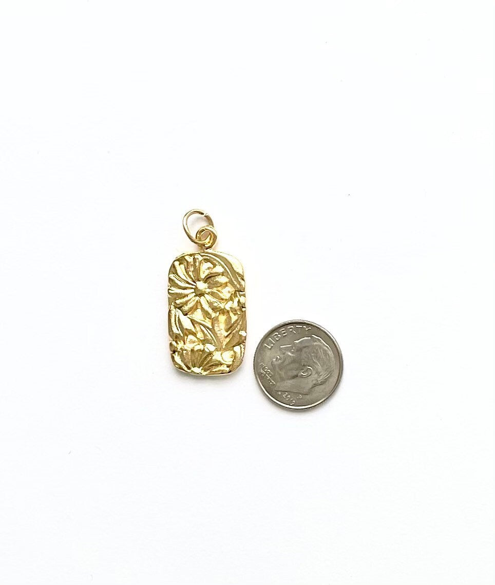Gerber Daisy, Flower Charm, Flower Pendant, Daisy Charm, Charm Bracelet, Garden Charm, Gold Charm, Gold Pendant, Jewelry Supply
