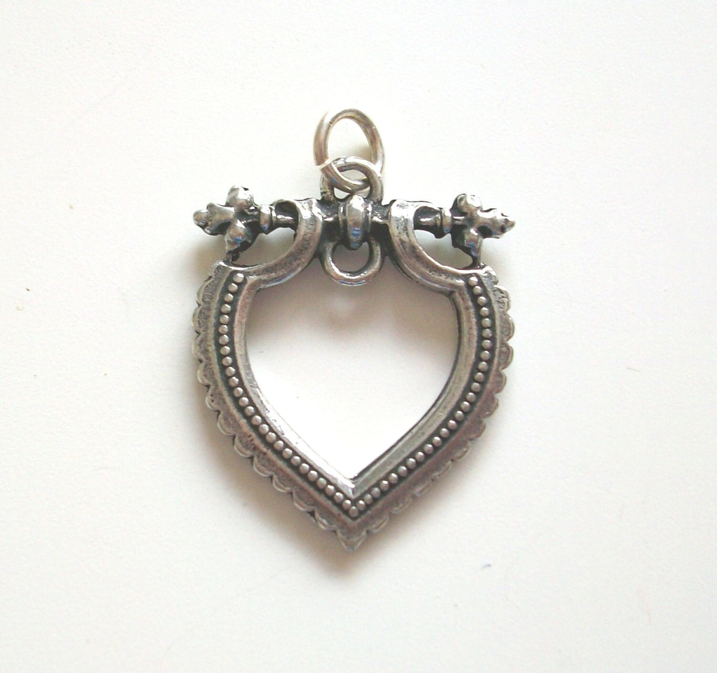 Gold Harp Component, Gold Charm, Gold Vintage Charm, Vintage Jewelry, Steampunk, Jewelry Component, Jewelry Supply, Antique Charm, Heart