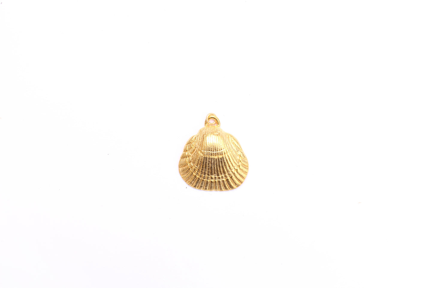 Shell Pendant in Britannium - Coastal Elegance in Every Detail