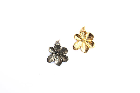 Cosmos Flower Pendant in Britannium – Organic Elegance in Blooms